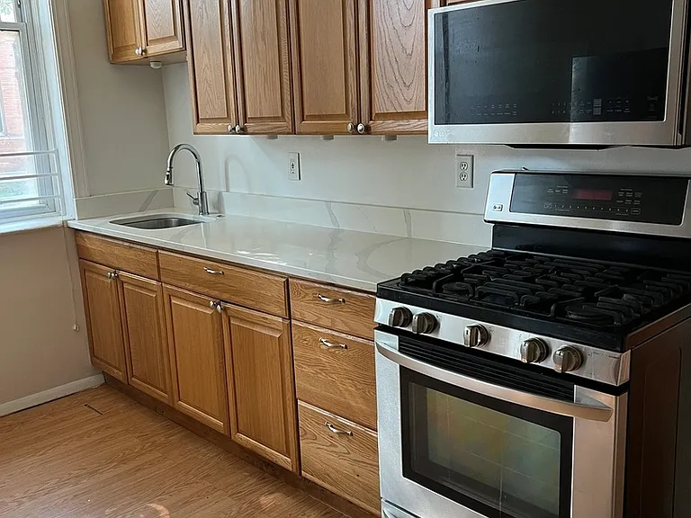 2724 W Chicago Ave #1R — Photo 2