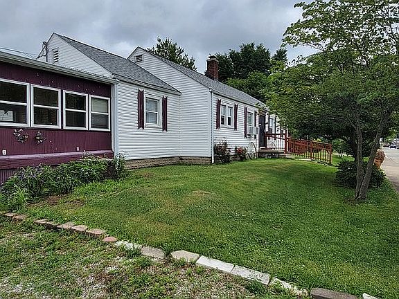 3rd image of 124 E 12th St