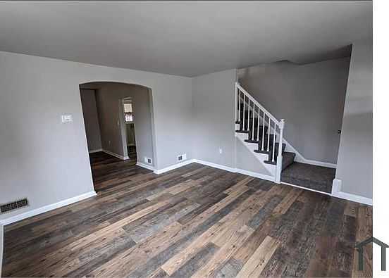 3rd image of 1900 Wareham Rd