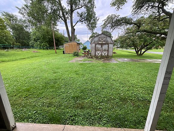 2nd image of 213 Maple St