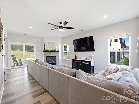 2nd image of 1311 Dockery Dr