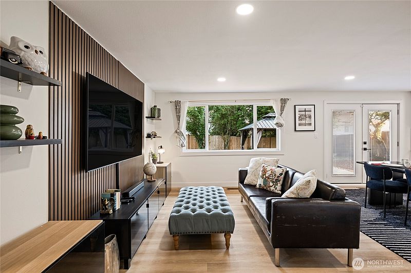 2nd image of 431 S 190th Street