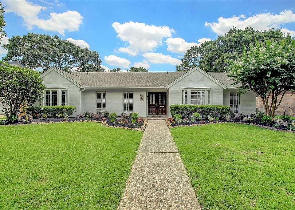 1st image of 10611 Holly Springs Dr