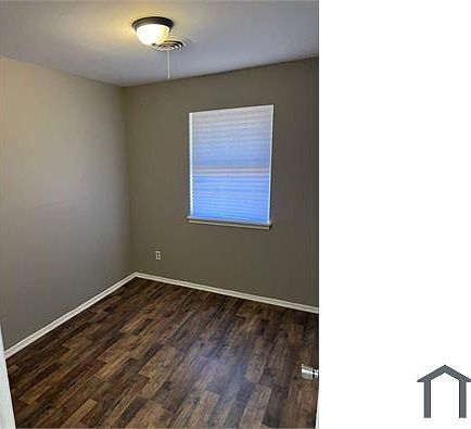 4th image of 3119 Oak Dr