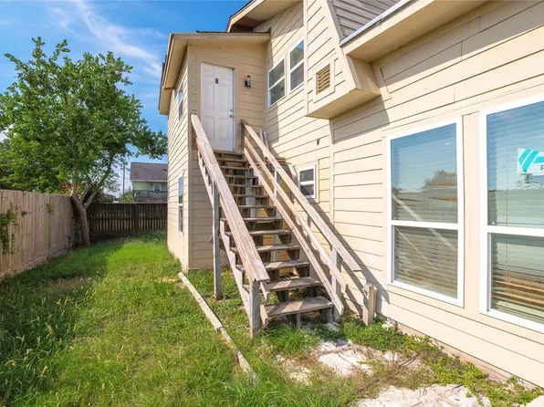 7003 Schlitz Ln #B, Hitchcock, TX 77563