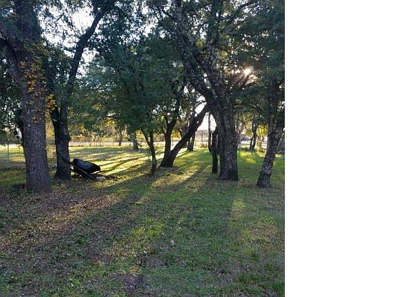 3rd image of 302 River Oaks Dr