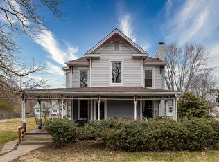 107 Warren Ave, Shenandoah, VA 22849