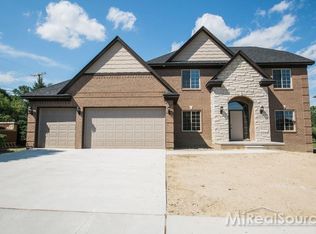 15219 Whitsett Dr, Macomb, MI 48042