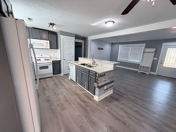 3rd image of 102 Falcon Dr