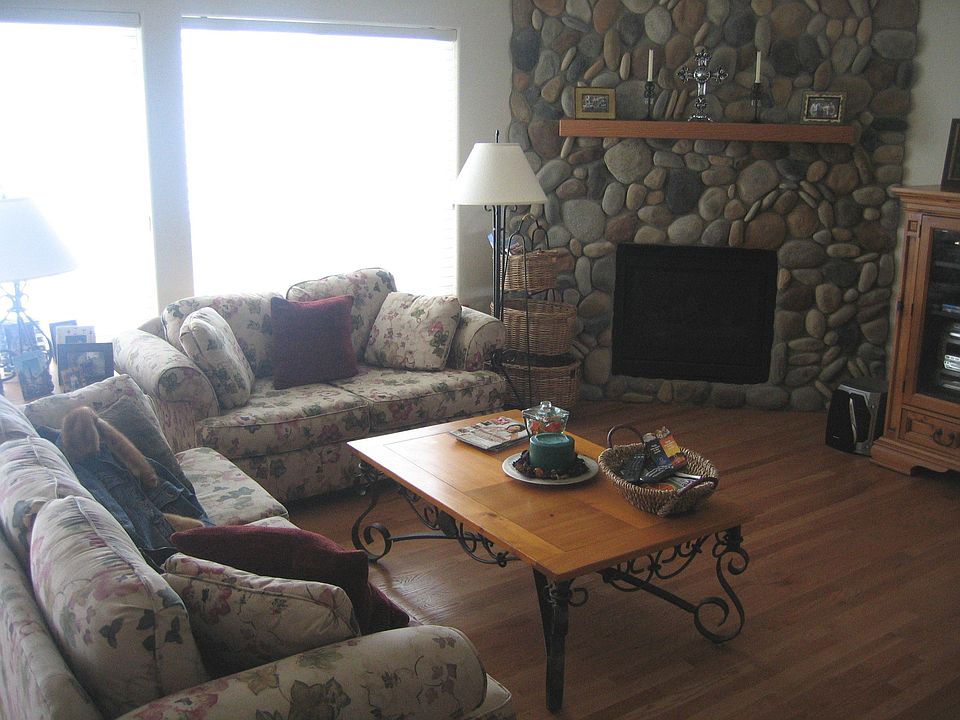 Greatroom with gas fireplace