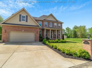 4060 Farmington Dr, Hurricane, WV 25526