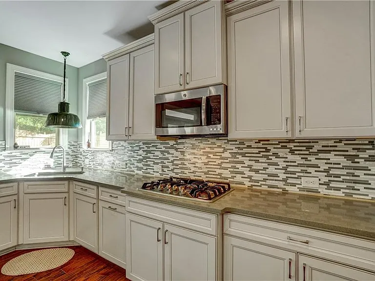 633 Leland Pkwy — Photo 17