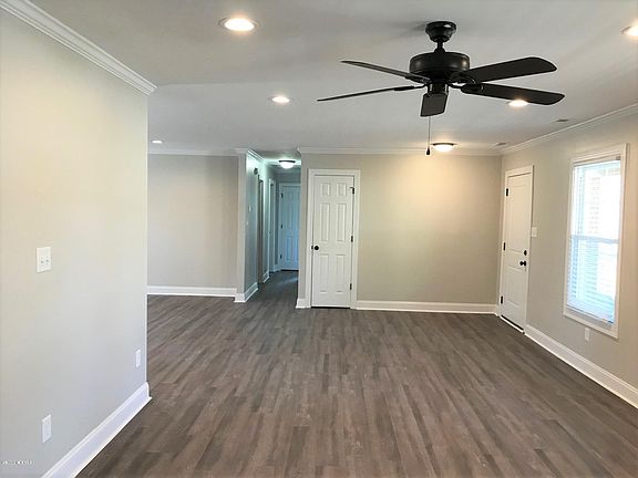 5th image of 115 Silver Leaf Dr