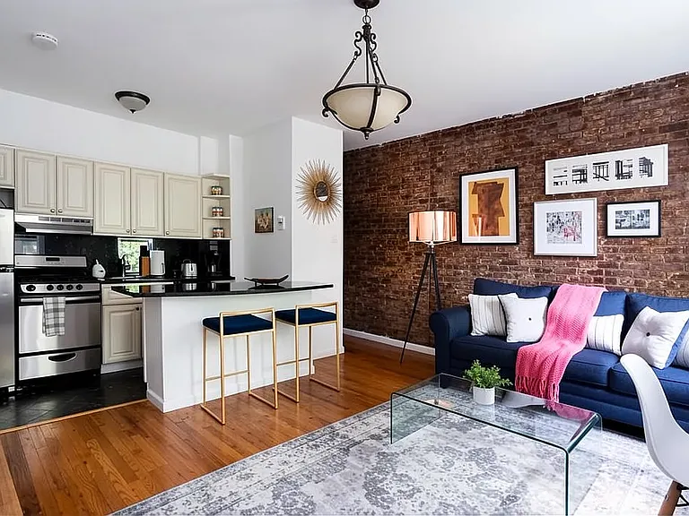 240 E 26th St #2C — Photo 2