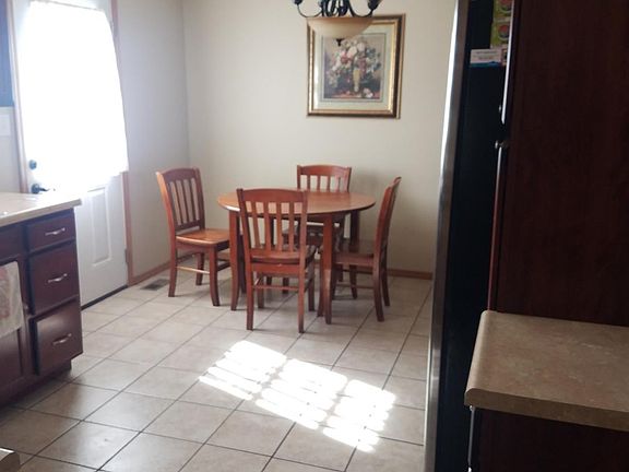 3rd image of 1421 Meadowlark Ln