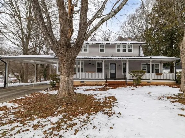 1102 Courtland Ave, Reidsville, NC 27320