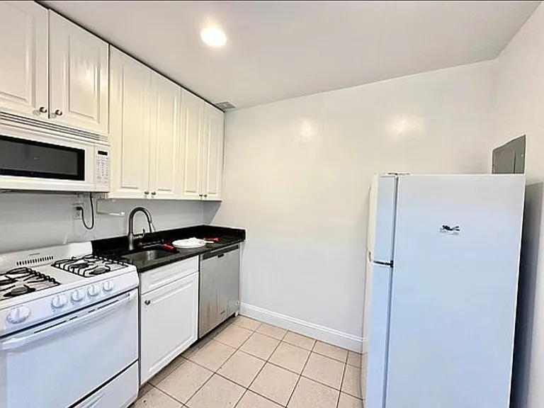 161 W 95th St #3Y — Photo 7