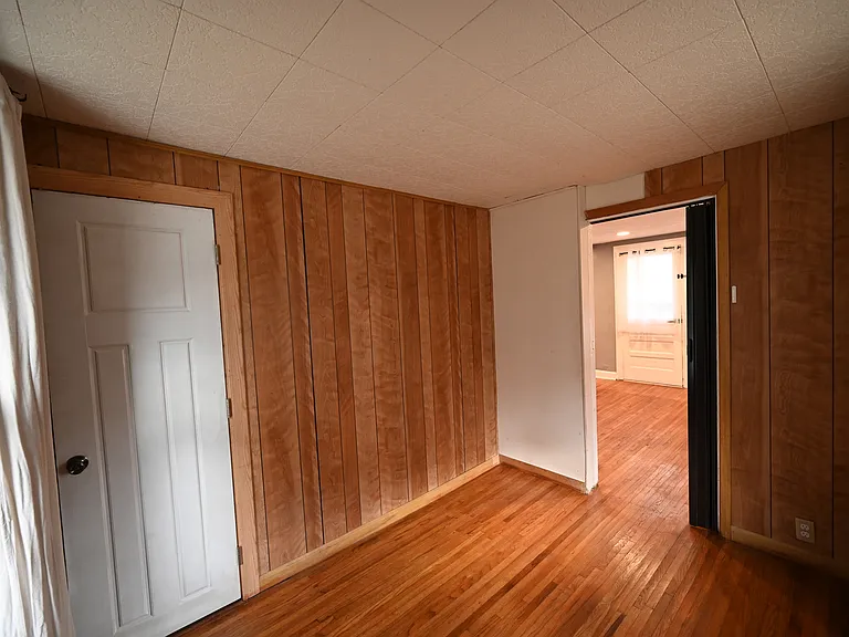 219 S 7th St — Photo 14