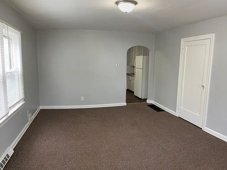 1306 N Chester Ave — Photo 3
