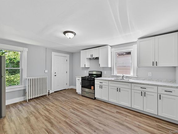 3rd image of 90 Montgomery St