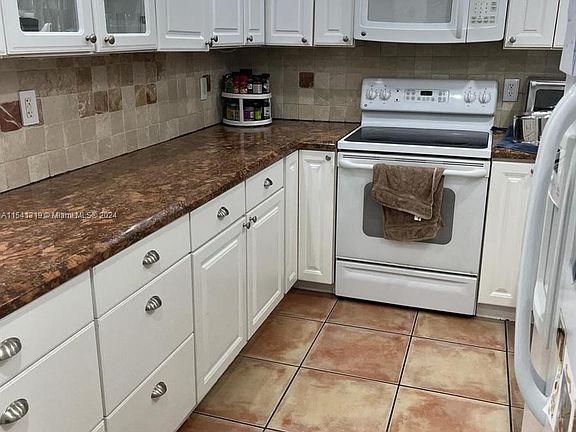 3rd image of 4101 Pine Tree Dr APT 1806