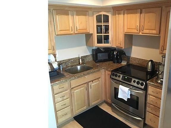 4th image of 924 SE 2nd St APT 35