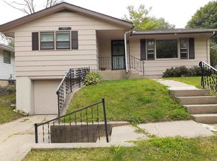 203 Ridgeview Ave, Rockford, IL 61107