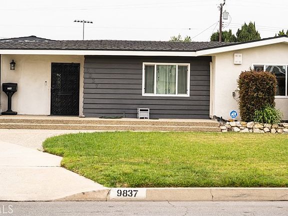 4th image of 9837 Belfair St