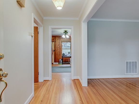 4th image of 837 Belton Dr