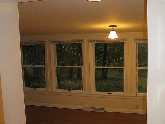 Dining room (partial shot).