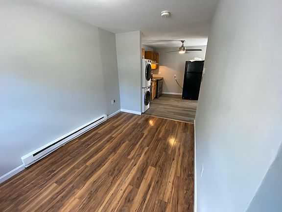 3rd image of 972 Bedford St #3