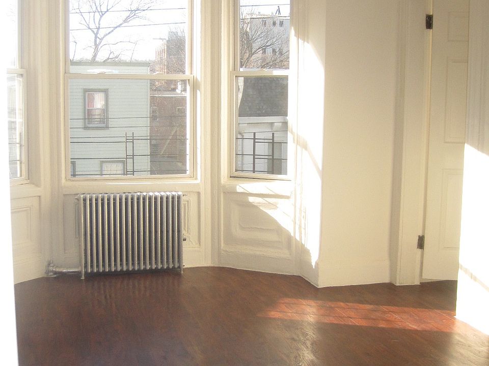 2nd image of 126 Hawthorne Ave #1
