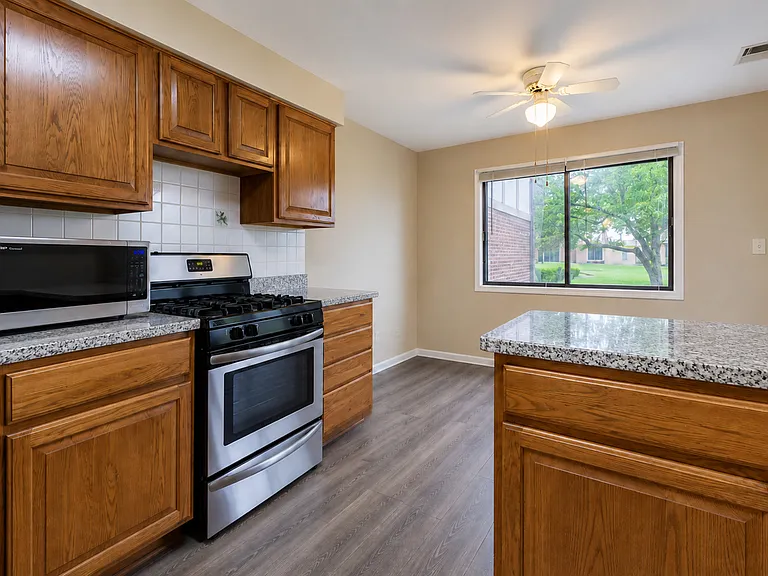 908 Knottingham Dr #1A — Photo 3