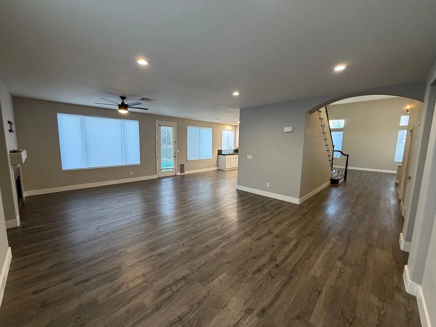 Beautiful 5bd/3ba Two-Story Home W/ Pool In Henderson. 3 Car Garage! — Photo 3