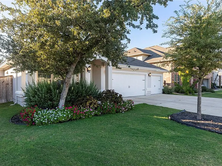 2925 Mossy Springs Dr — Photo 4