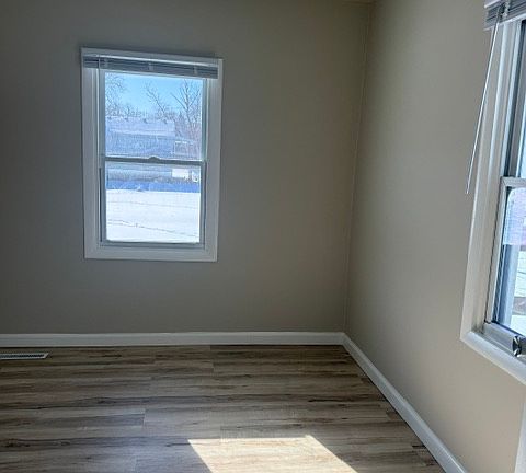 5th image of 2561 Fayette St