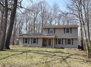 W197N16455 Hawthorn Cir, Jackson, WI 53037