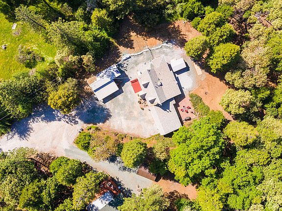 3rd image of 15964 Buckhorn Ct