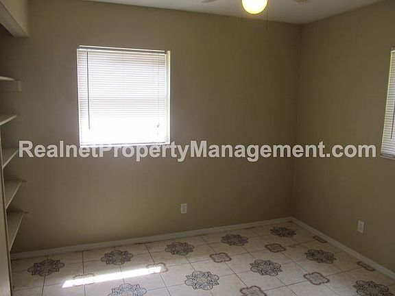 3rd image of 8416 N Orangeview Ave