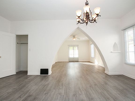 4th image of 750 S Detroit St APT 3