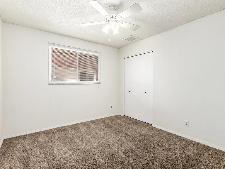 1037 E Campus Dr — Photo 18