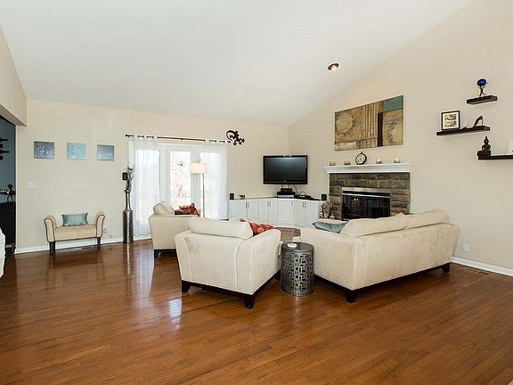 3rd image of 10499 Glen Abbey Close