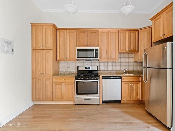 4th image of 59 W 94th St
