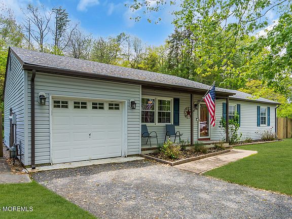 2nd image of 504 Ashwood Place