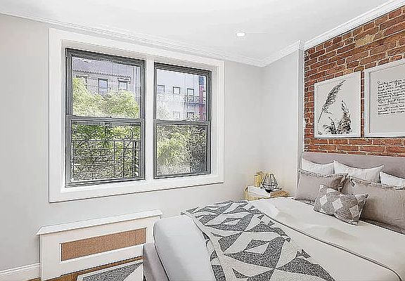 4th image of 422 E 81st St #3F