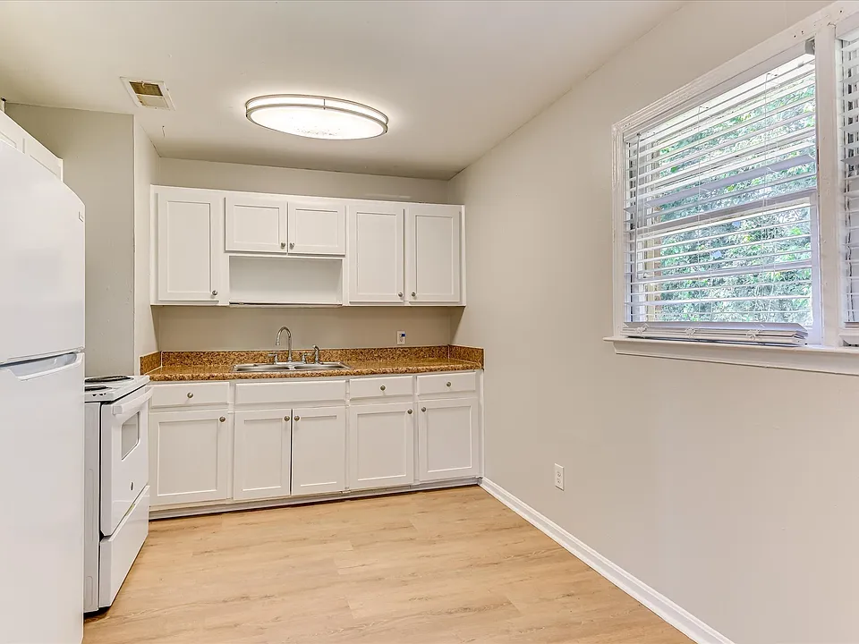 329 E View Dr