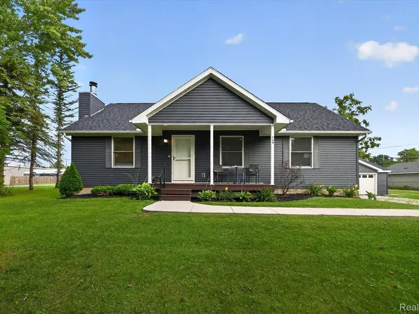 734 Kent St, Carleton, MI 48117