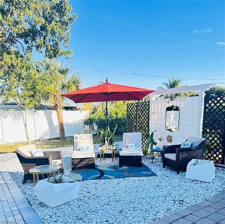 3 bed, 2.0 bath, 1545 sqft, $3,200 — Photo 2