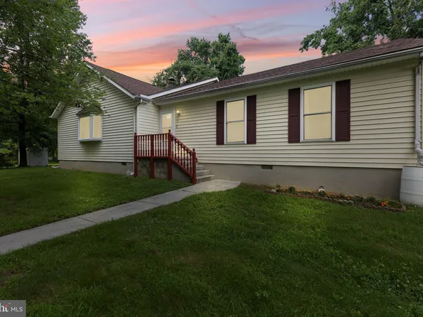 363 Effies Ln, Glen Burnie, MD 21060