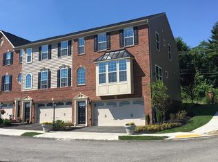 100 Noble Woods Dr, Coraopolis, PA 15108